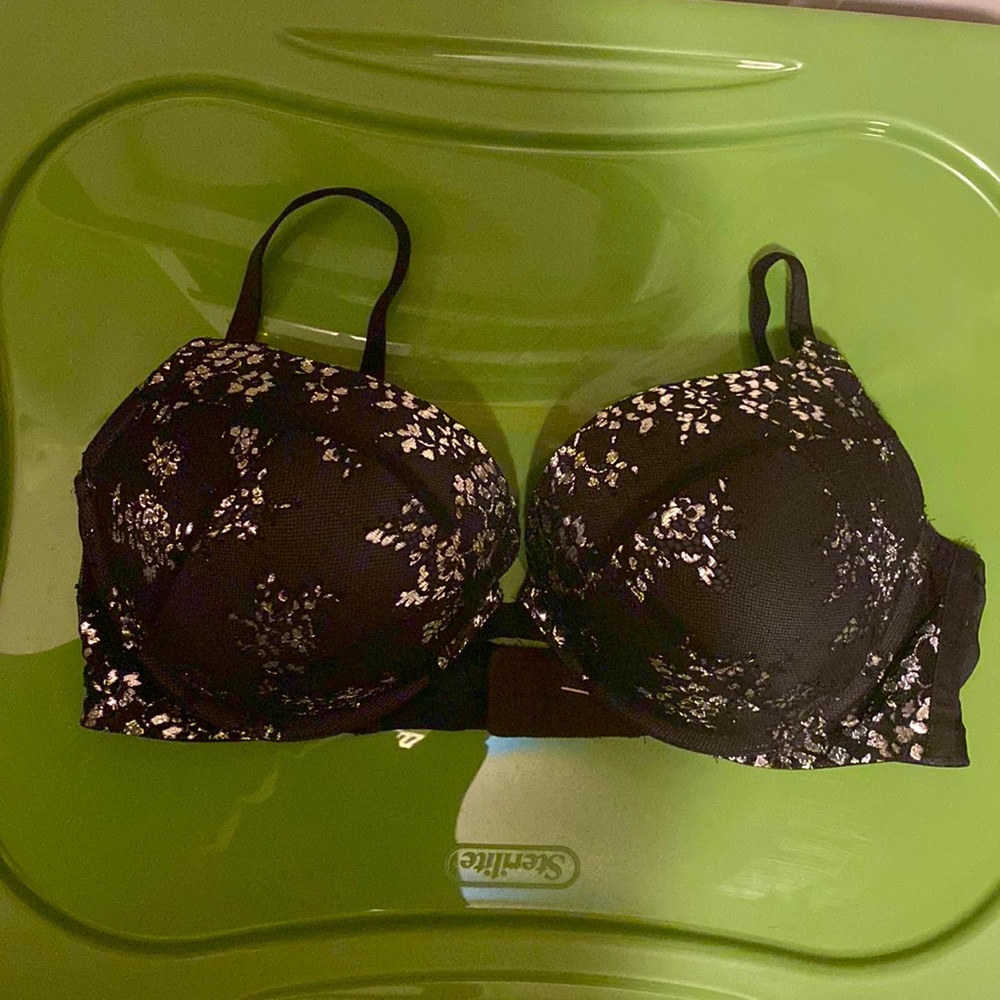 Bombshell Victoria Secret 38C Bra new without tags!